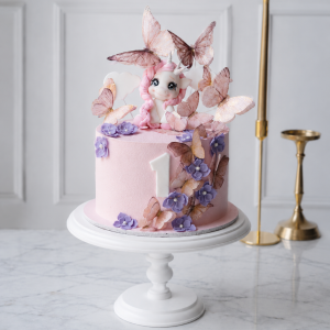 Tort aniversar 1 an cu unicorn, fluturi și flori mov