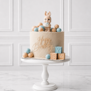 Tort pentru copii cu iepuraș, cuburi baby și bile pastel
