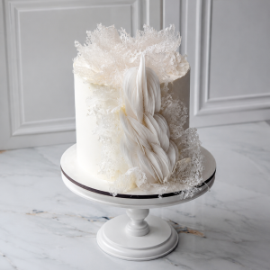 Tort elegant ivoire cu decor sculptural abstract