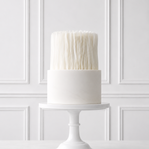 Tort minimalist alb cu decor texturat tip petale